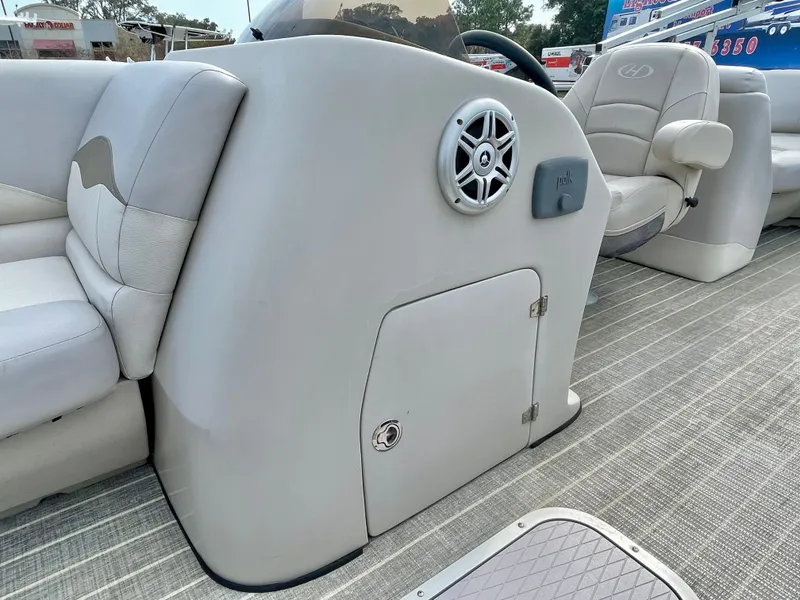 Slide: The Image of Harris Cruiser 240 2016 - 23