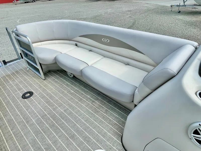 Slide: The Image of Harris Cruiser 240 2016 - 27