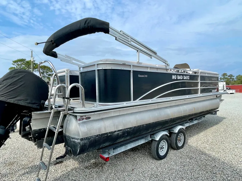 Slide: The Image of Harris Cruiser 240 2016 - 3