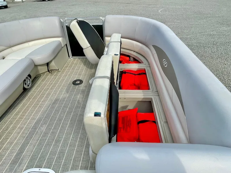 Slide: The Image of Harris Cruiser 240 2016 - 32