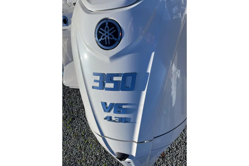 Slide: The Image of Yamaha 350 V6 4.3L engine on 2026 Robalo R257 Dual Console boat. - 20
