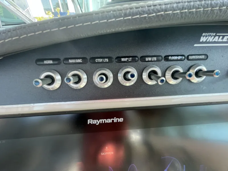 Slide: The Image of Boston Whaler 320 Vantage 2019 - 36