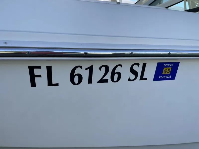 Slide: The Image of Boston Whaler 320 Vantage 2019 - 5