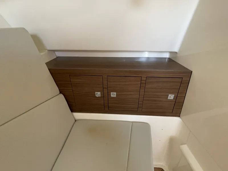 Slide: The Image of Boston Whaler 320 Vantage 2019 - 53