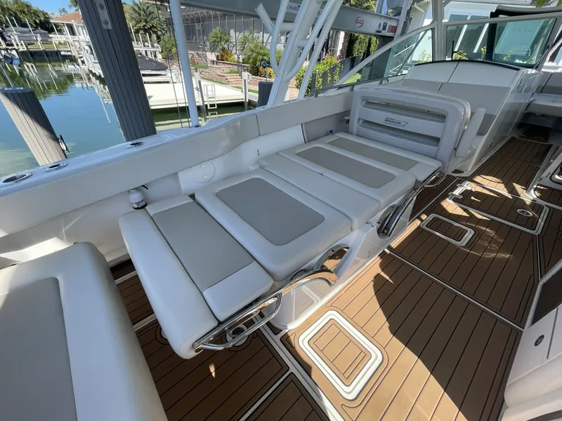 Slide: The Image of Boston Whaler 320 Vantage 2019 - 65