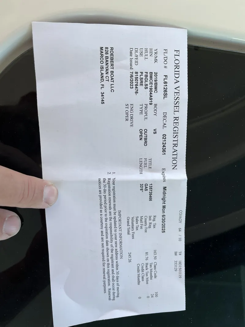 Slide: The Image of Boston Whaler 320 Vantage 2019 - 66