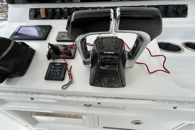 Slide: The Image of Control panel of a 2012 Sea Hunt Gamefish 29 boat with Yamaha throttle. - 21