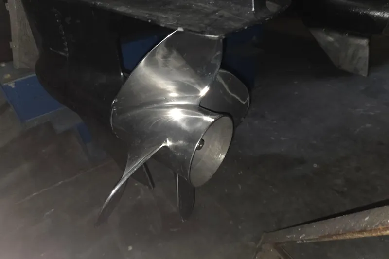 Slide: The Image of Shiny propeller of a 1996 Sea Ray 290 Sundancer boat in a workshop. - 36