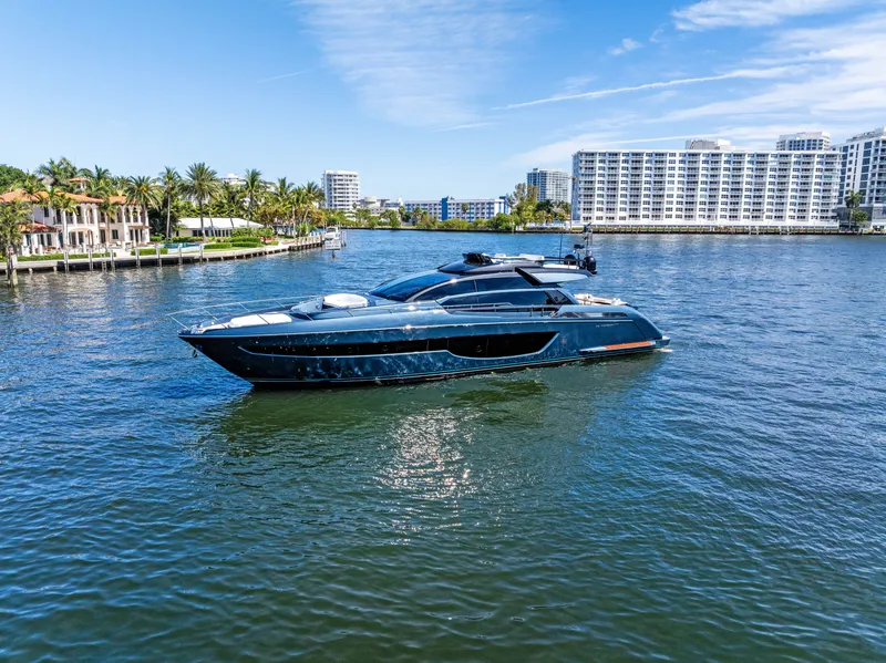 Slide: The Image of Riva 76' Perseo Super 2027 - 10