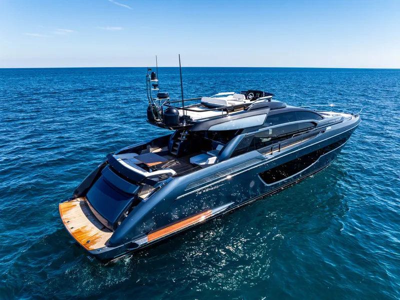 Slide: The Image of Riva 76' Perseo Super 2027 - 17