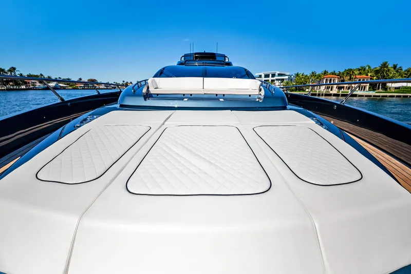 Slide: The Image of Riva 76' Perseo Super 2027 - 25