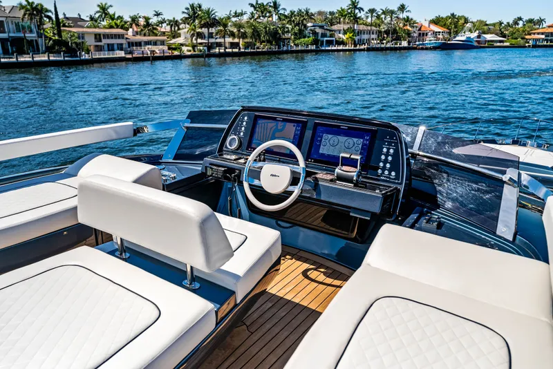 Slide: The Image of Riva 76' Perseo Super 2027 - 34