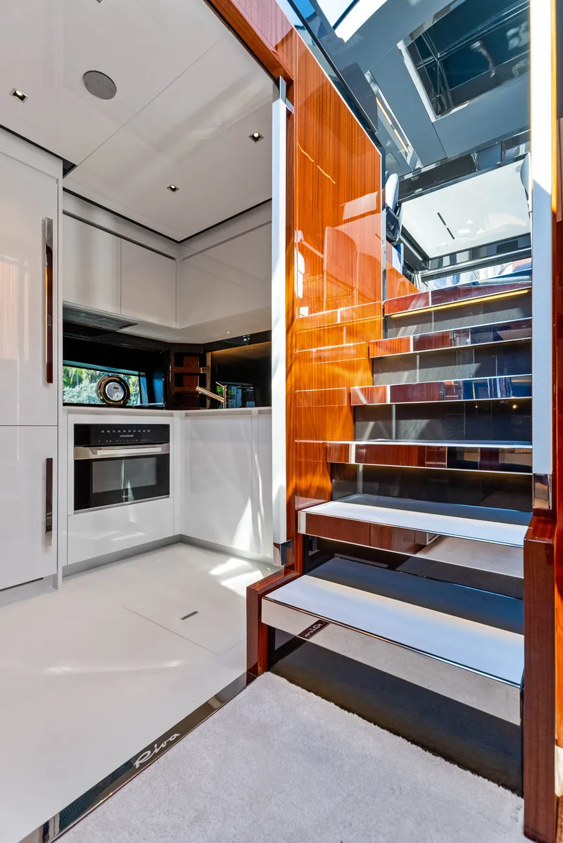 Slide: The Image of Riva 76' Perseo Super 2027 - 68