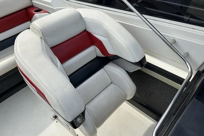 Slide: The Image of 1989 Formula 292 SR-1 boat interior with red and white seating. - 43