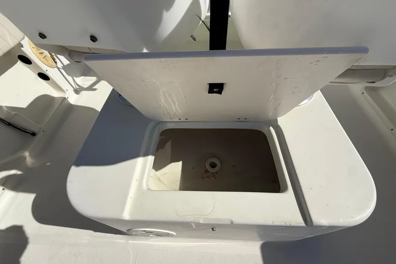 Slide: The Image of Open storage compartment on 2006 Hydra-Sports Lightning 212 CC boat deck. - 21