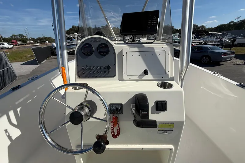 Slide: The Image of 2006 Hydra-Sports Lightning 212 CC boat console with steering wheel and controls. - 25
