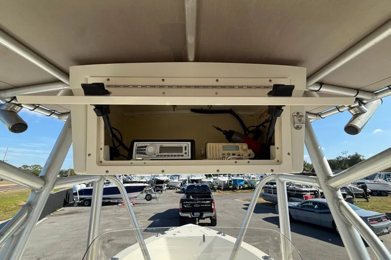 Slide: The Image of 2006 Hydra-Sports Lightning 212 CC boat console with radio and equipment storage. - 36