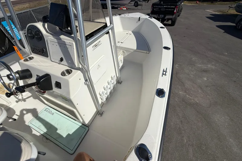Slide: The Image of 2006 Hydra-Sports Lightning 212 CC boat interior with console and seating. - 39