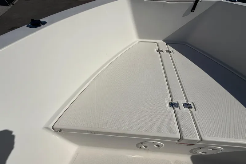 Slide: The Image of 2006 Hydra-Sports Lightning 212 CC boat deck with storage compartments. - 48