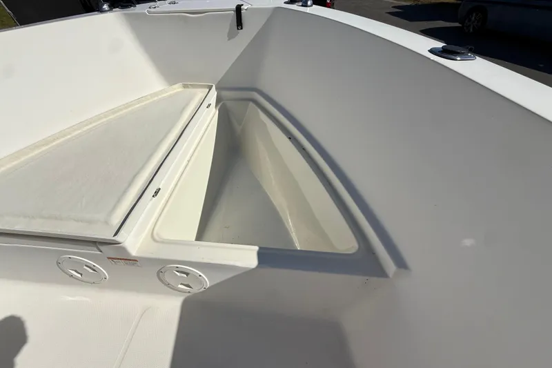 Slide: The Image of 2006 Hydra-Sports Lightning 212 CC boat interior storage compartment. - 51