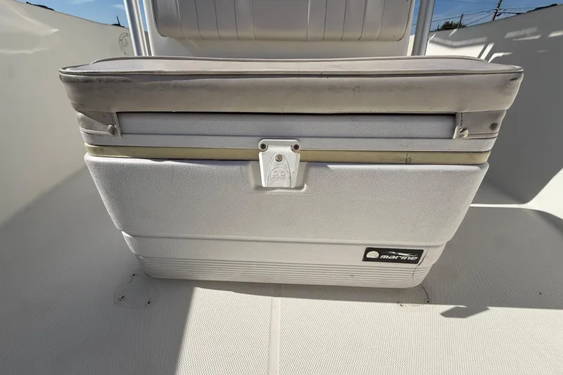 Slide: The Image of 2006 Hydra-Sports Lightning 212 CC boat seat with integrated cooler, marine-grade design. - 59