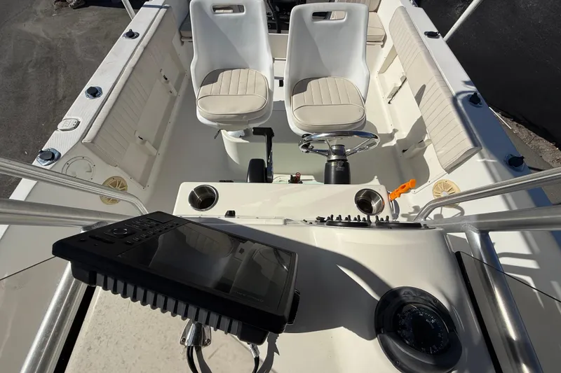 Slide: The Image of 2006 Hydra-Sports Lightning 212 CC boat interior with seating and control panel. - 61