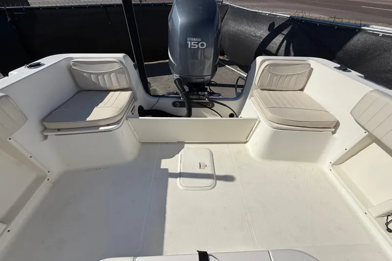 Slide: The Image of 2006 Hydra-Sports Lightning 212 CC boat interior with Yamaha 150 engine. - 67