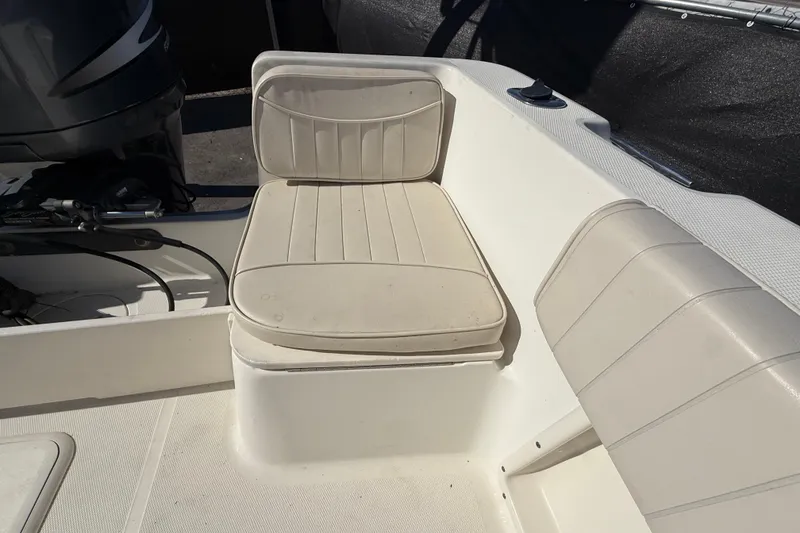 Slide: The Image of 2006 Hydra-Sports Lightning 212 CC boat interior with cushioned seating. - 71