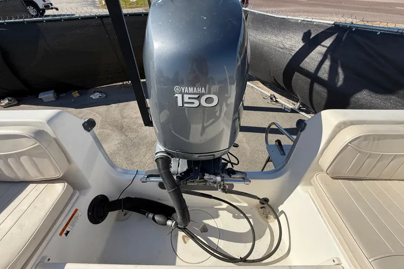Slide: The Image of 2006 Hydra-Sports Lightning 212 CC with Yamaha 150 outboard motor. - 74