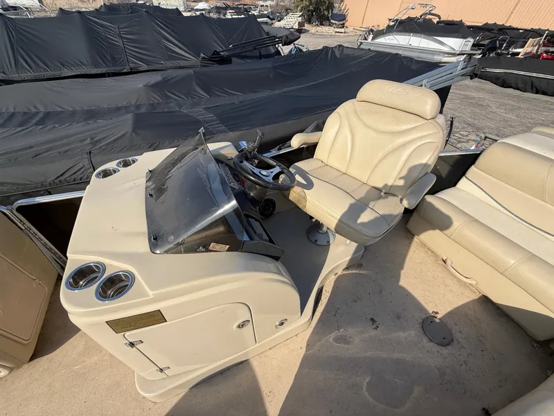 Slide: The Image of Interior of a 2012 Harris Grand Mariner 230 pontoon boat. - 6