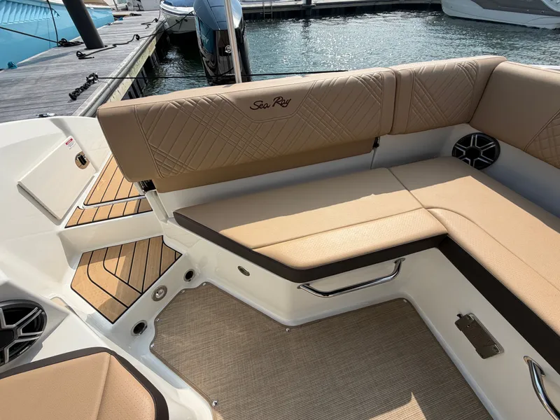 Slide: The Image of Sea Ray SDX 270 Outboard 2026 - 13