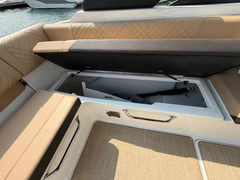 Slide: The Image of Sea Ray SDX 270 Outboard 2026 - 16