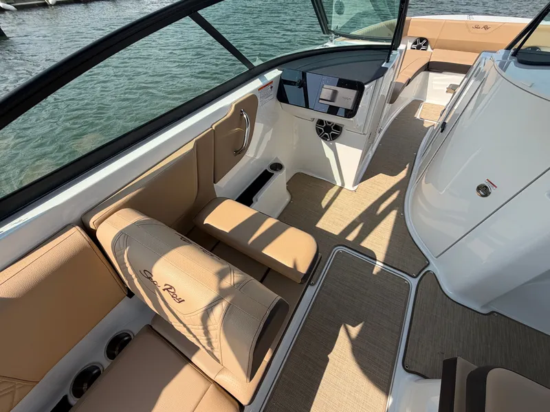 Slide: The Image of Sea Ray SDX 270 Outboard 2026 - 18