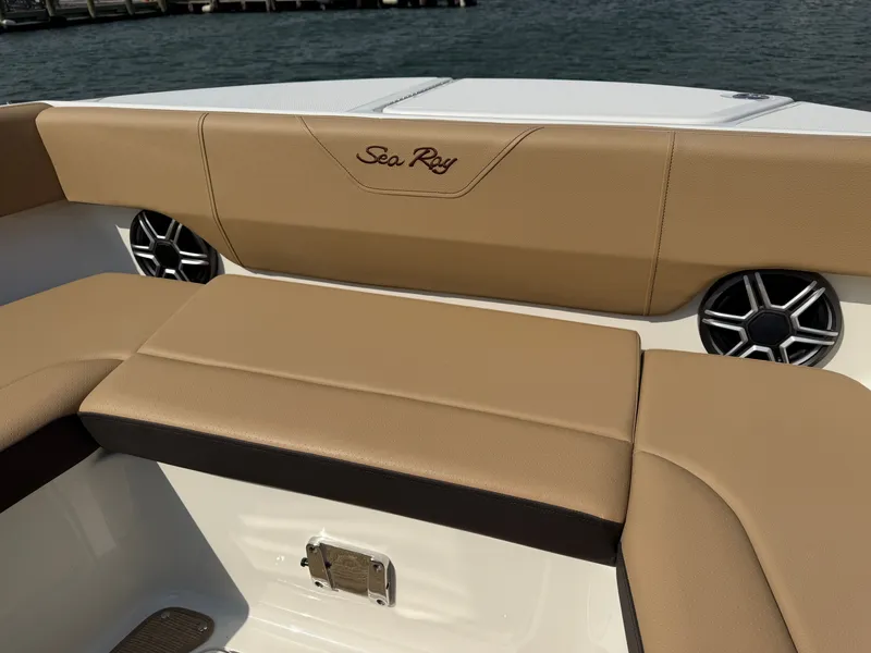 Slide: The Image of Sea Ray SDX 270 Outboard 2026 - 33