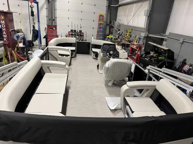 Slide: The Image of Harris Breeze 230 2026 - 5