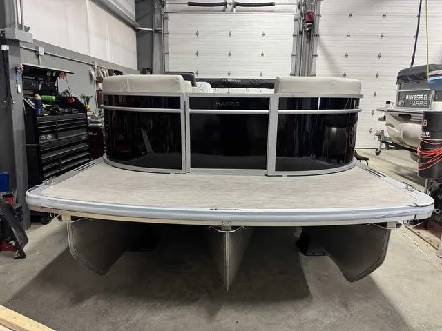 Slide: The Image of Harris Breeze 230 2026 - 7