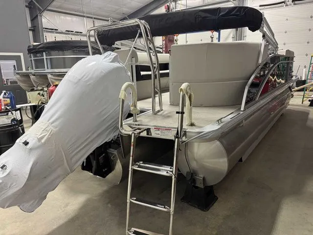 Slide: The Image of Harris Breeze 230 2026 - 8