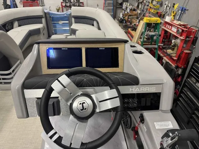 Slide: The Image of Harris Grand Mariner 250 2026 - 3