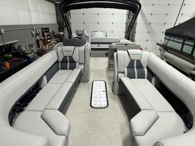 Slide: The Image of Harris Grand Mariner 250 2026 - 5