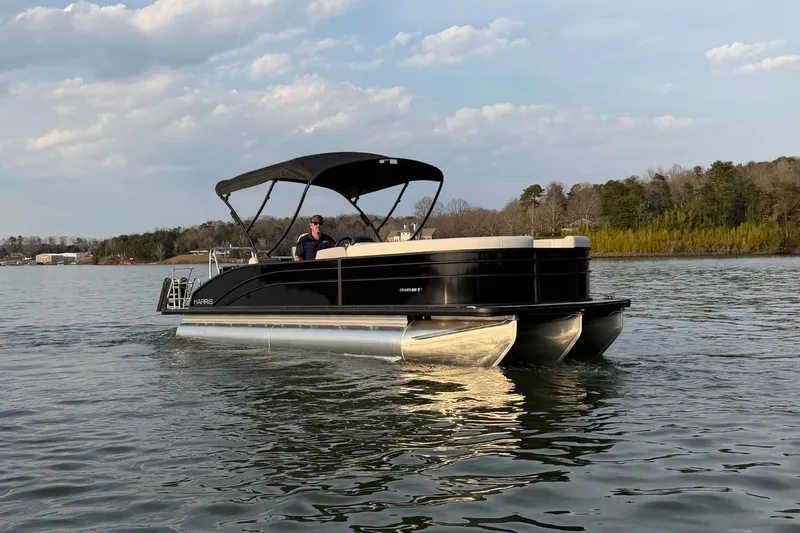 Slide: The Image of Harris Cruiser 230 2026 - 7