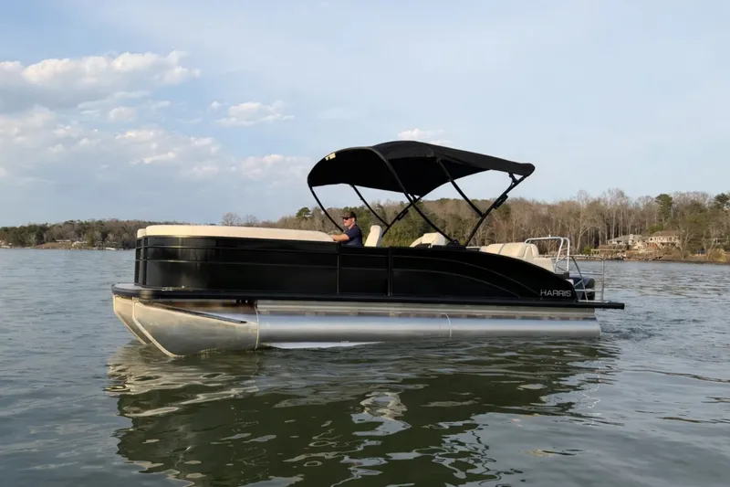 Slide: The Image of Harris Cruiser 230 2026 - 1