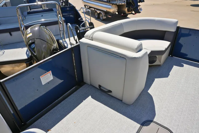 Slide: The Image of Harris Cruiser 210 2026 - 15
