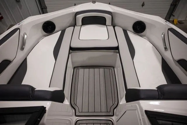 Slide: The Image of Yamaha 195S 2026 - 11