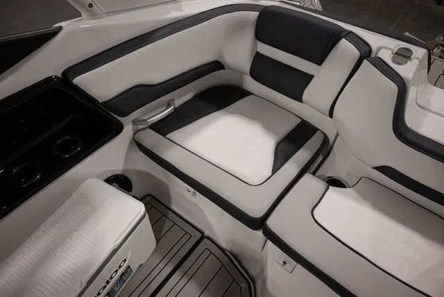 Slide: The Image of Yamaha 195S 2026 - 15