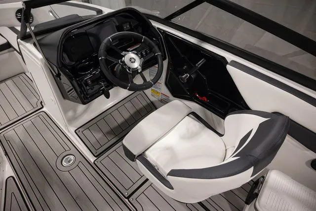 Slide: The Image of Yamaha 195S 2026 - 6