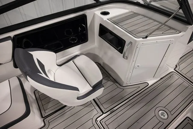 Slide: The Image of Yamaha 195S 2026 - 10