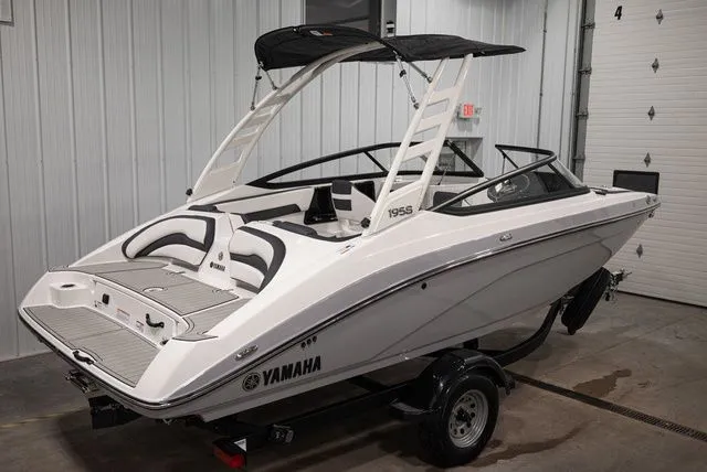 Slide: The Image of Yamaha 195S 2026 - 3
