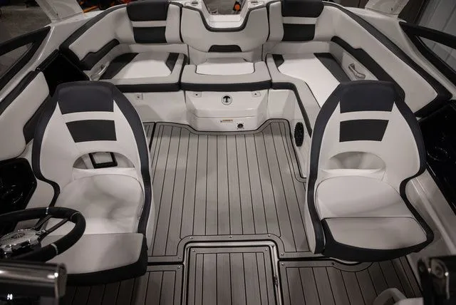 Slide: The Image of Yamaha 195S 2026 - 13