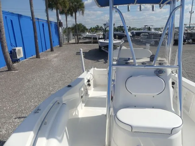 Slide: The Image of NauticStar 1900XS Offshore 2015 - 16