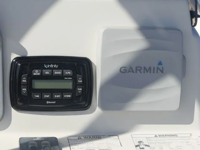 Slide: The Image of NauticStar 1900XS Offshore 2015 - 21